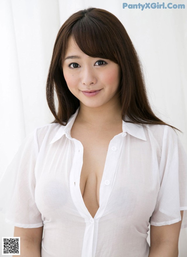 Marina Shiraishi - Photoshoot Moms Goblack No.6db787